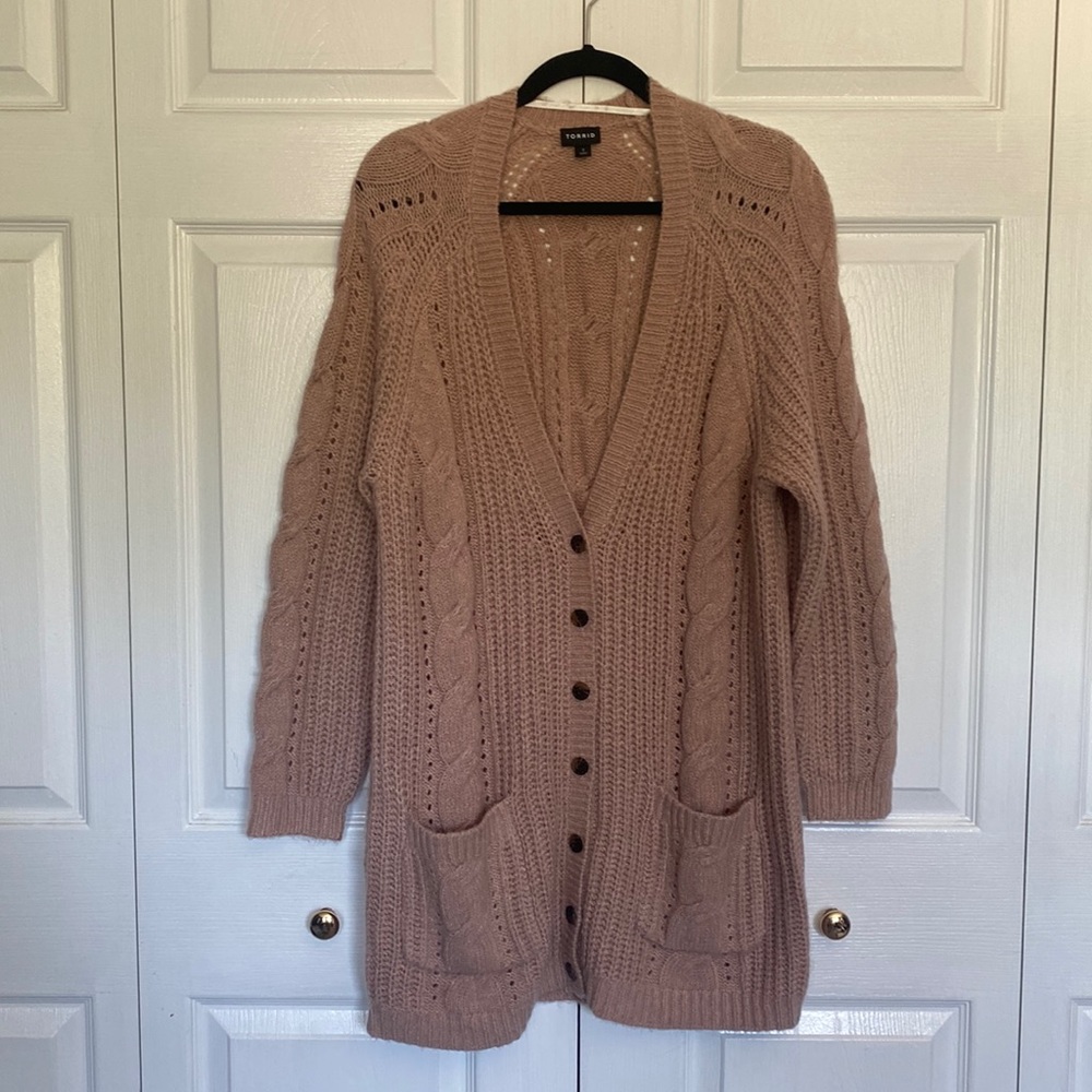 Torrid plus oversized long cardigan in a dusty pink/ mauve color. Size 1
